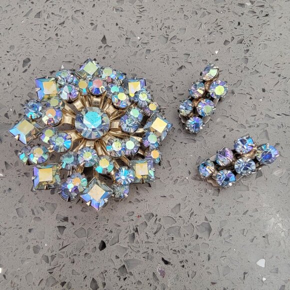Vintage Triad Blue Aurora Borealis Rhinestone Brooch and Clip-on Earring Set - Picture 6 of 10